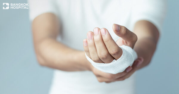 How To Care For A Wound. What To Do Before Going To See A Doctor